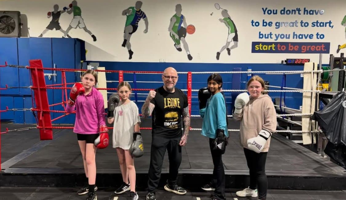 Angels Boxing action photo 3